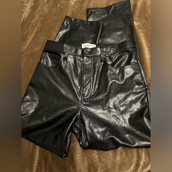 Abercrombie & fitch  . Vegan leather 90 straight pant - Picture 4 of 5